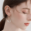 Grandes boucles d'oreilles créoles incurvées Strassie™