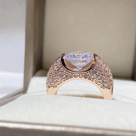 Bague de fiançailles remplie de diamants💎