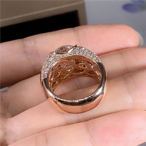 Bague de fiançailles remplie de diamants💎