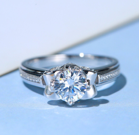 Fleur-de-lis Silver Ring With 2-Carat Diamond ⚜️